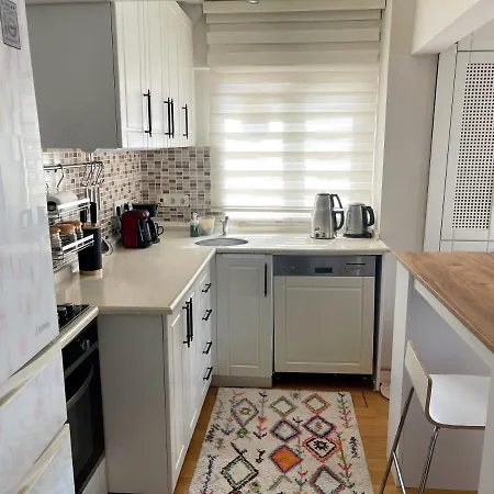 Cozy And Bright Near Bosphorus *